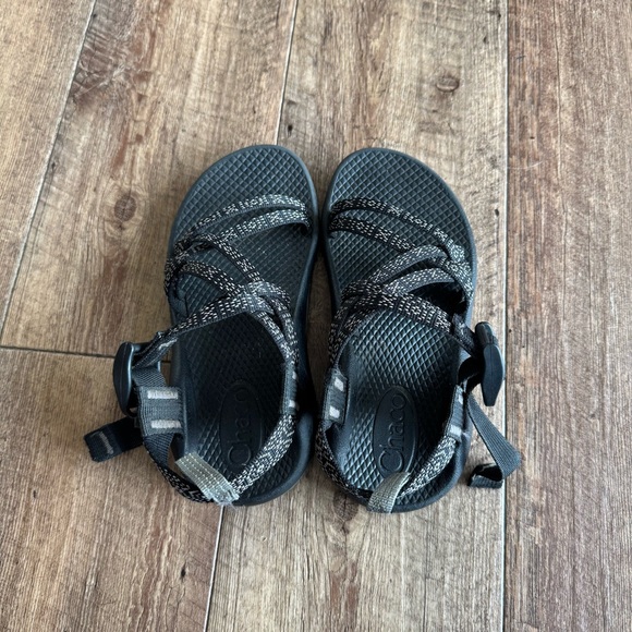 Chaco black sporty waterproof sandals youth size 1 - Picture 7 of 9